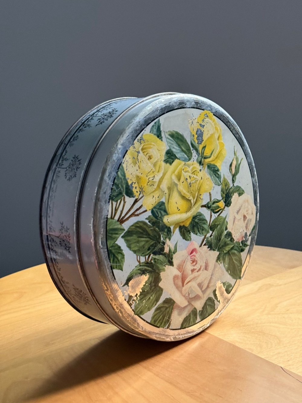 Vintage c1950s English Floral Rose Tree Cookie Tin by Huntley & Palmers Biscuits